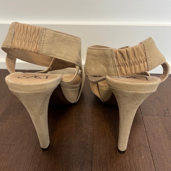 DVF suede heels size 7.5 - Picture 3 of 4
